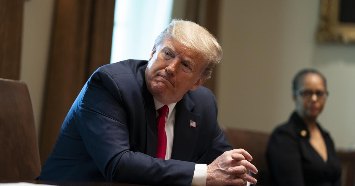 Trump meets with recovered coronavirus patients 1
