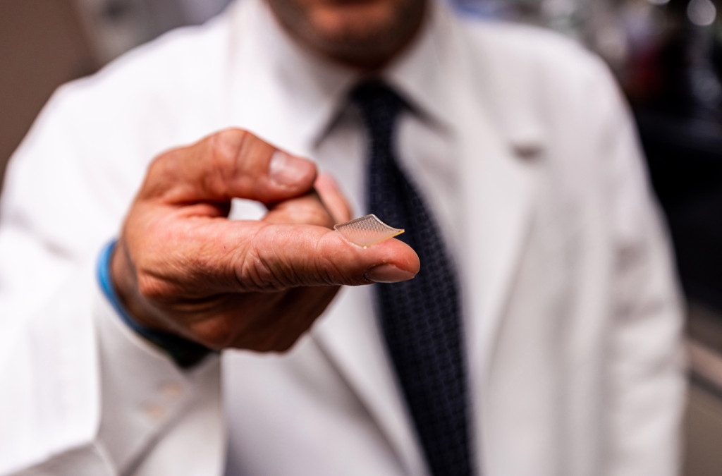 Bandage-like coronavirus vaccine shows promising results in mice 1