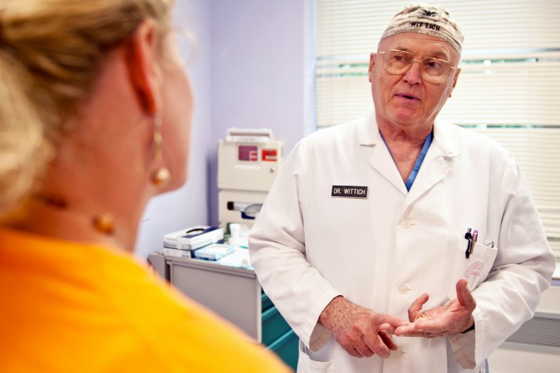 81-Year-Old Veteran Answers Army's Call for Retired Medical Professionals to Help With Coronavirus Outbreak 1