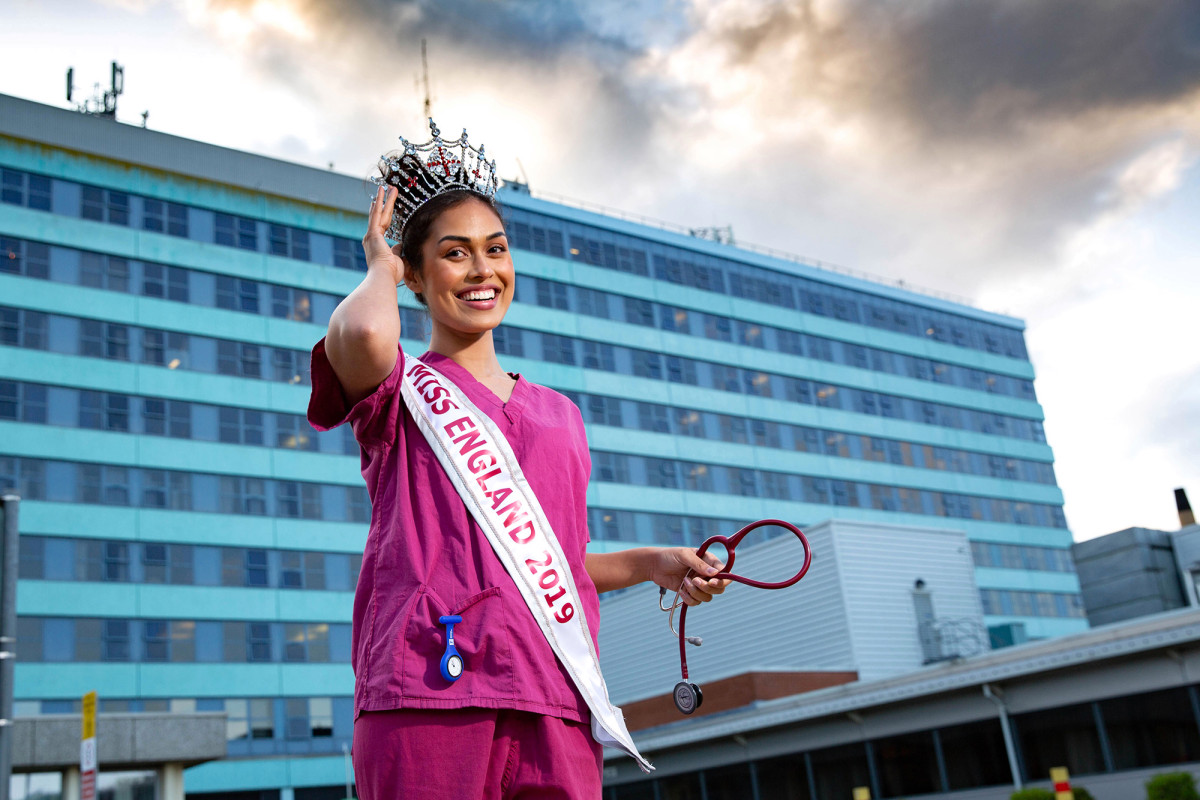 Miss England will return to work as a doctor amid coronavirus outbreak 1
