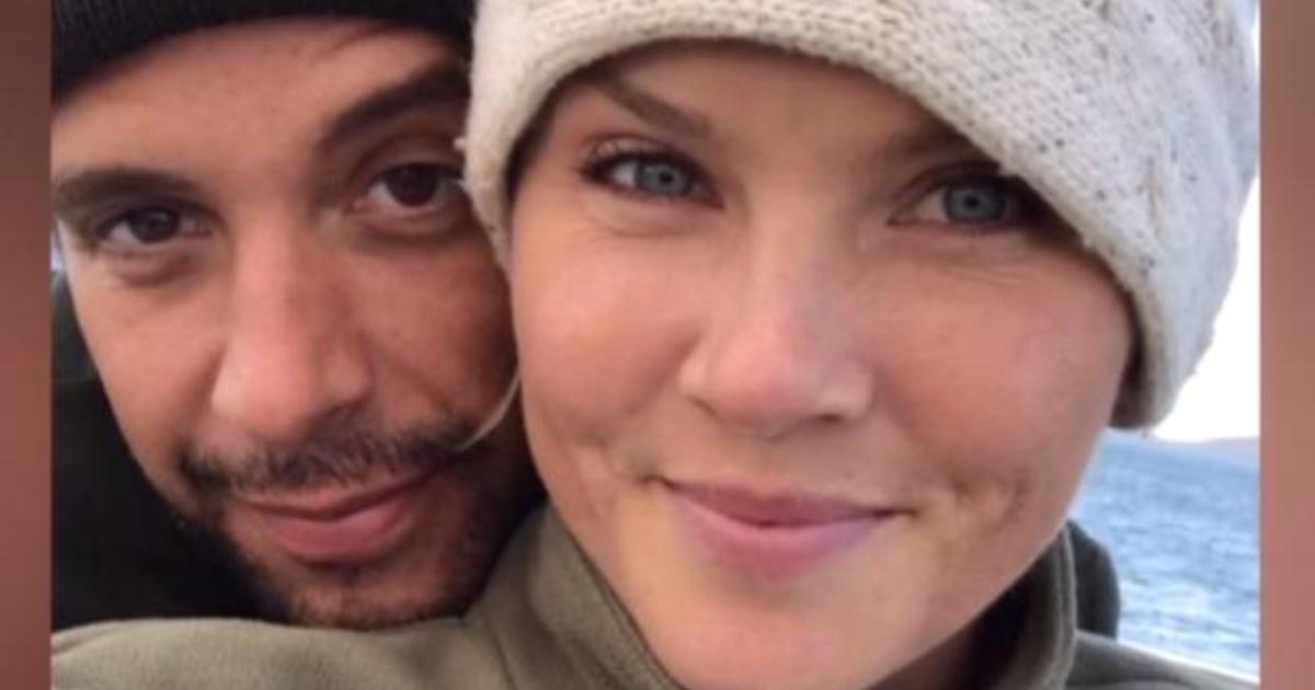 Actor Nick Cordero's wife Amanda Kloots gives update on his
long battle with coronavirus 1