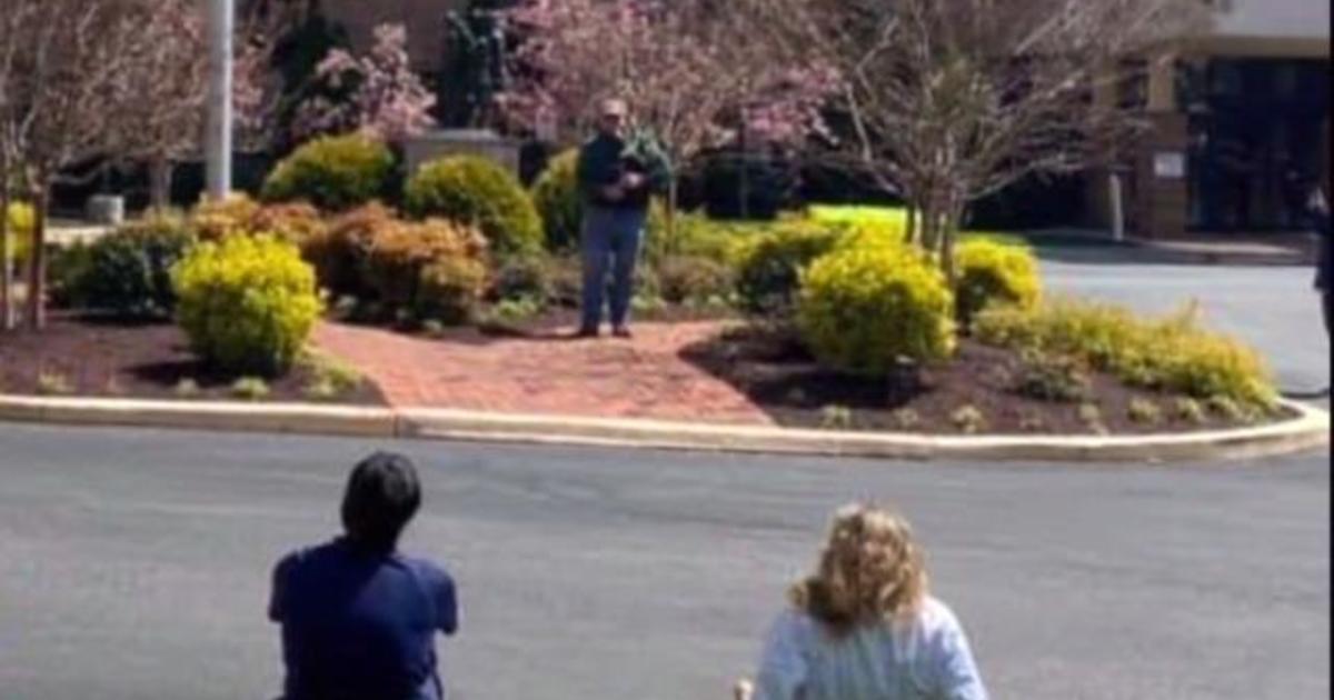 Bagpipe-playing fireman brings moment of peace in fight
against coronavirus 1