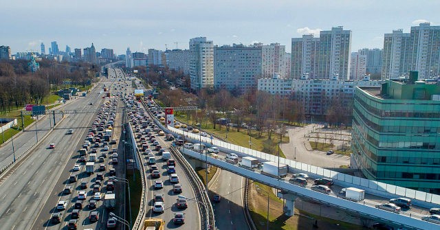 Kremlin Scolds Moscow After Anti-Coronavirus Measures
Trigger Large Crowds 1