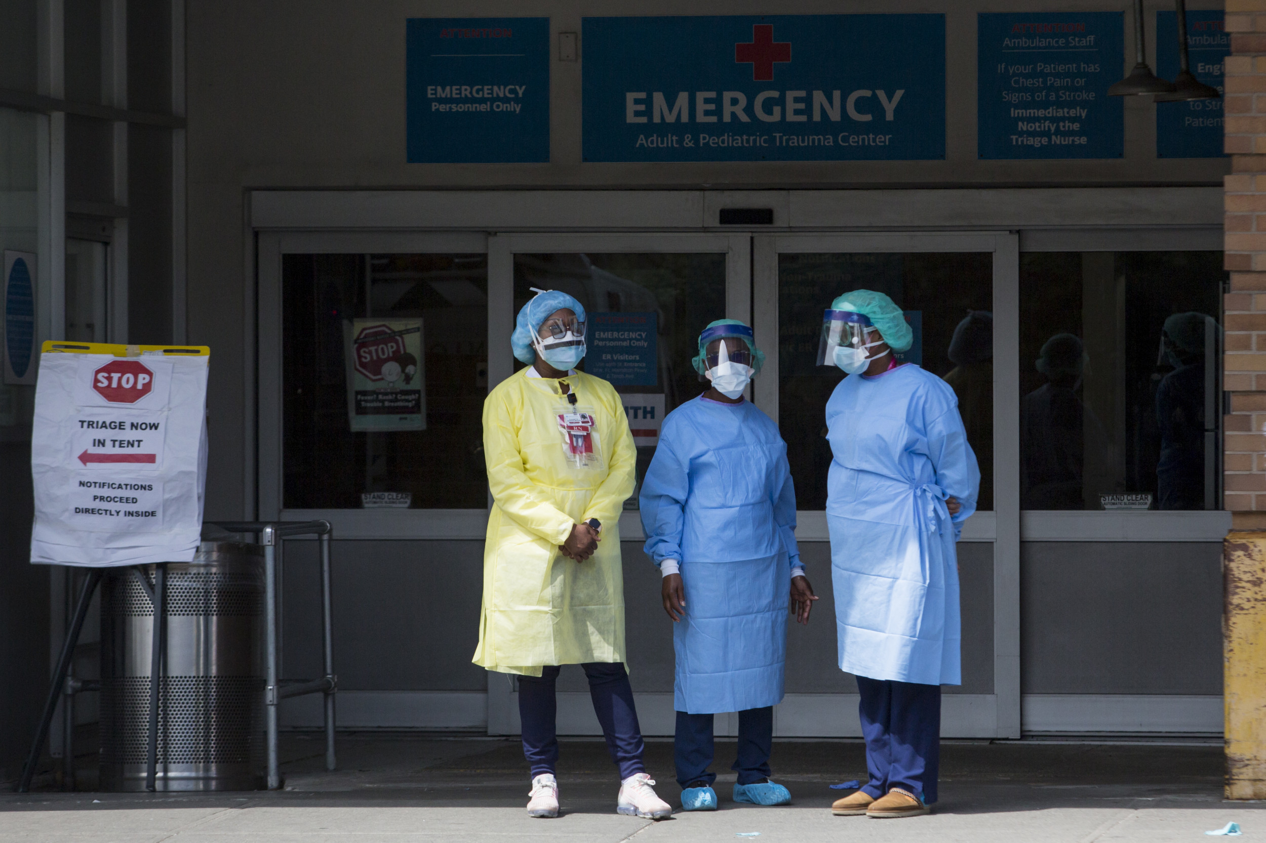Reporter Gives Coronavirus Nurse Wearing Garbage Bag His Personal Protective Equipment 1