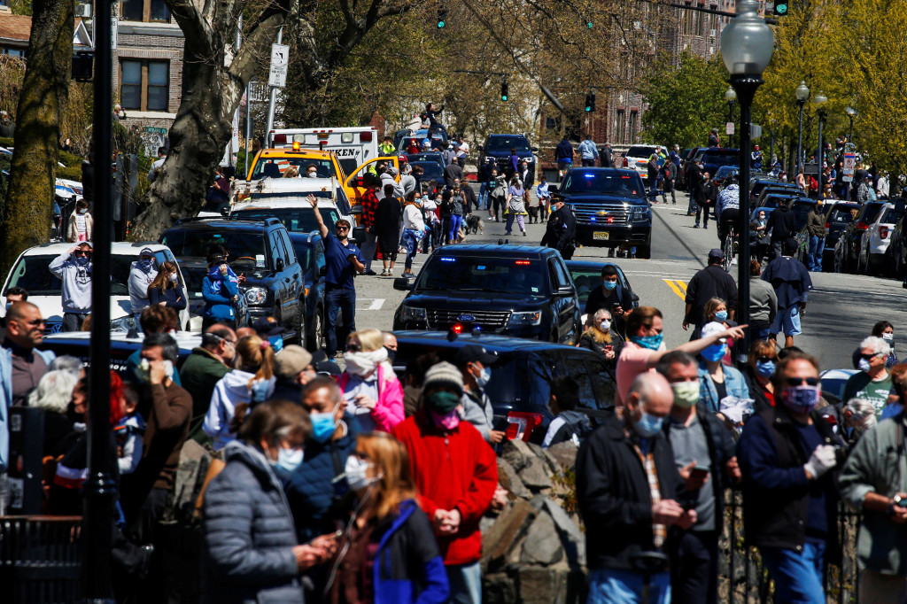 Blue Angels, Thunderbirds put on show for NYC coronavirus
heroes 1