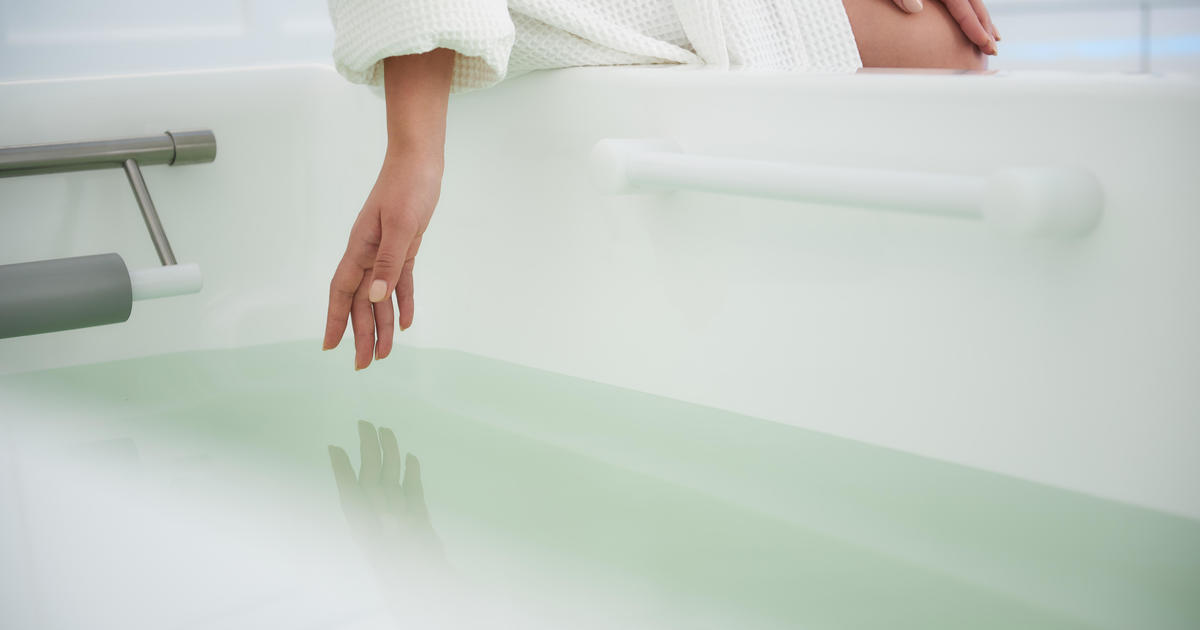 Can bathing in bleach treat COVID-19 symptoms? Doctors say
no 1