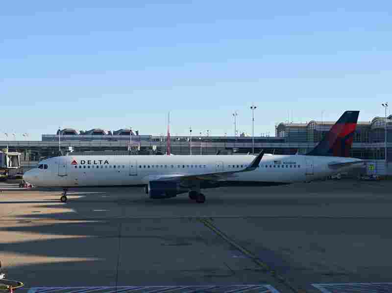 Airlines Apply For Relief Payments Amid Coronavirus Slowdown 1