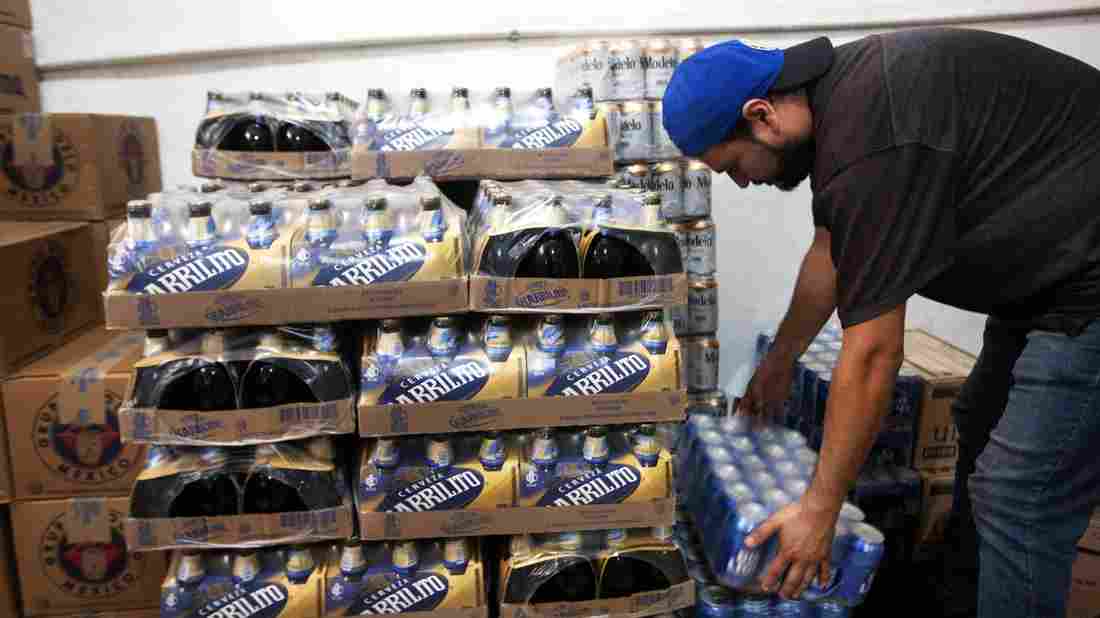 Shoppers In Mexico Are Panic-Buying Beer During The Coronavirus Crisis 1