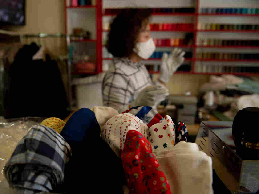 Answering Your Coronavirus Questions: COVID-19 And Kidneys,
Masks And Pets 1