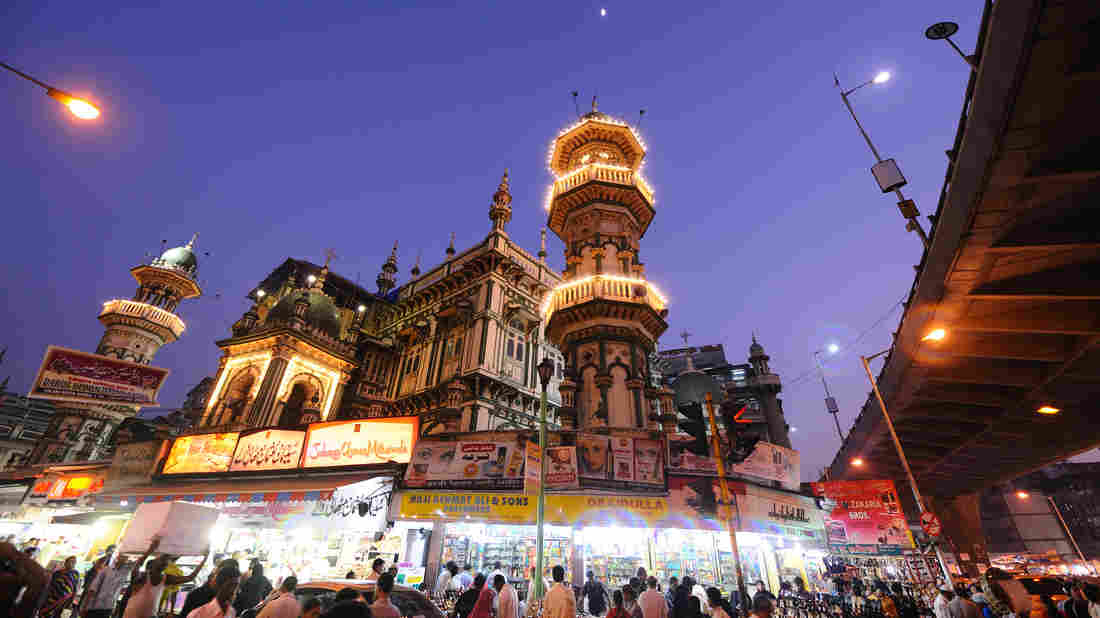 Mumbai's Historic Ramadan Food Bazaar Closes For The First
Time — Due To Coronavirus 1 Mumbai's Historic Ramadan Food Bazaar Closes For The First
Time — Due To Coronavirus 1
