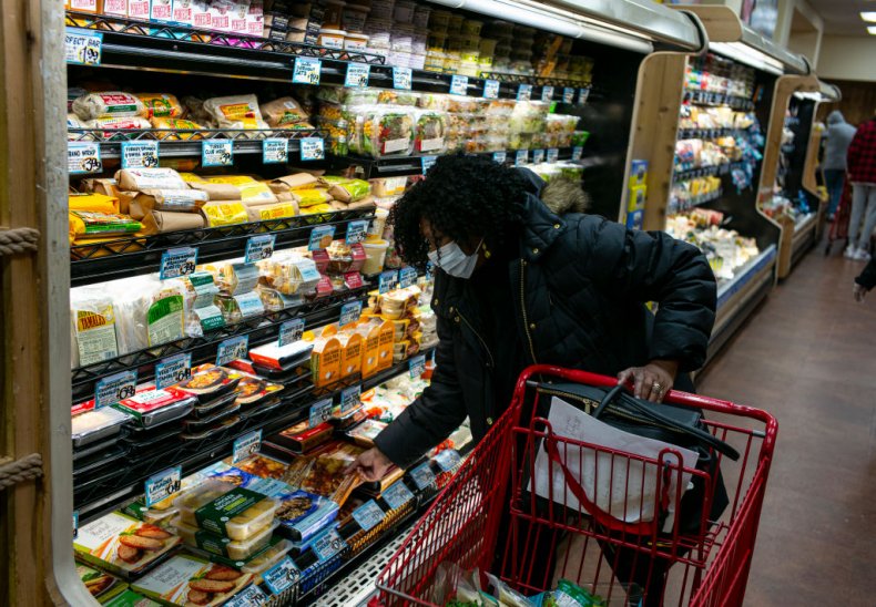 Afghan Refugee Gives Out Hundreds of Dollars of Food
Vouchers to Those Hit by Coronavirus Crisis in Nebraska 1
