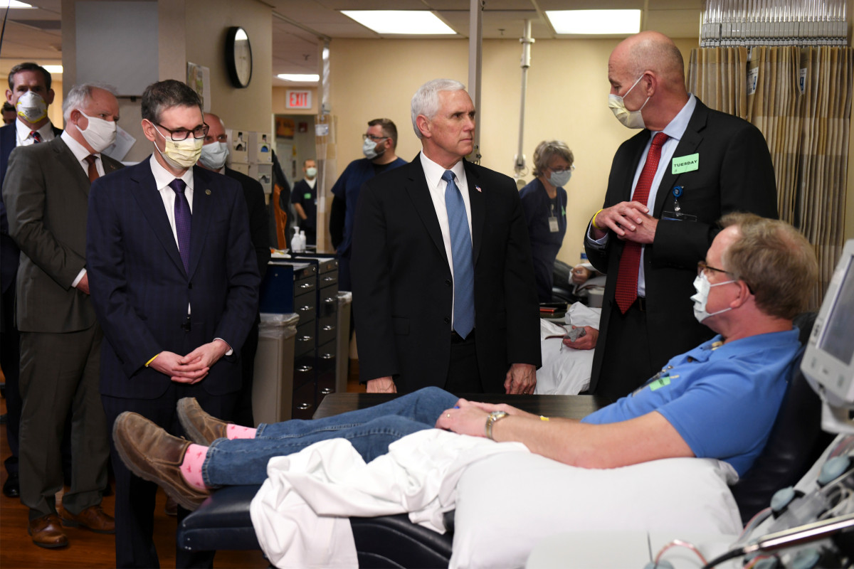 Mike Pence criticized for not wearing coronavirus mask on
Mayo Clinic tour 1