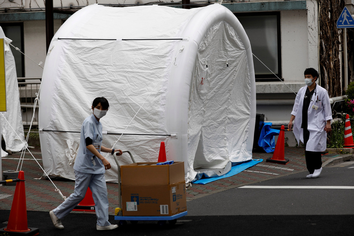 Japan has 10,000 coronavirus cases days after declaring
state of emergency 1 Japan has 10,000 coronavirus cases days after declaring
state of emergency 1