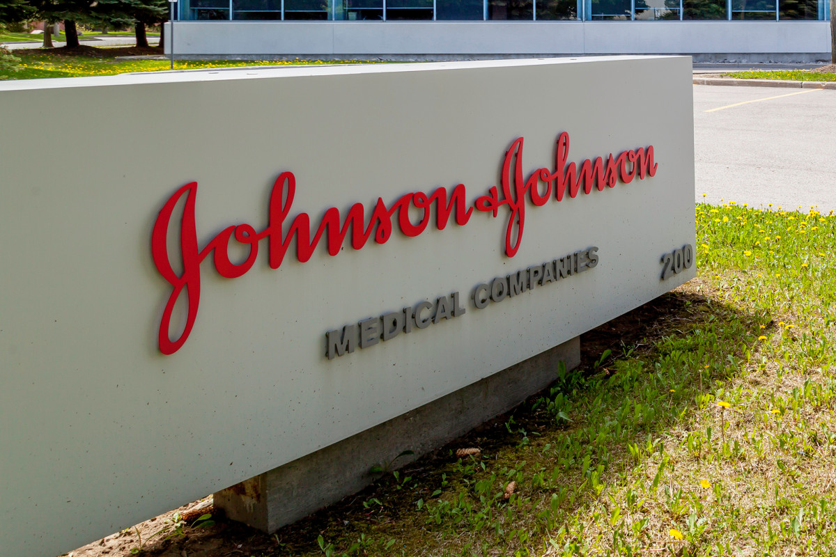 Johnson & Johnson will have 600-800 million
coronavirus vaccines by 2021 1