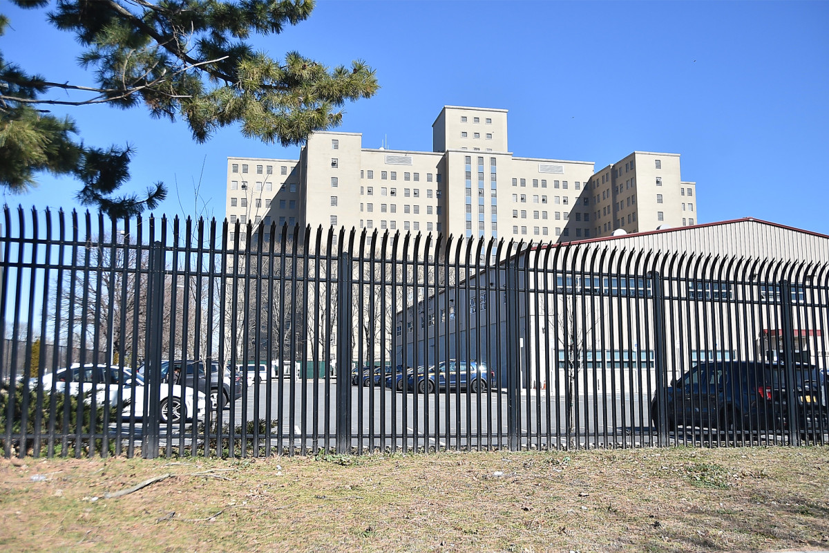 State corrections union says first coronavirus-positive member has died 1