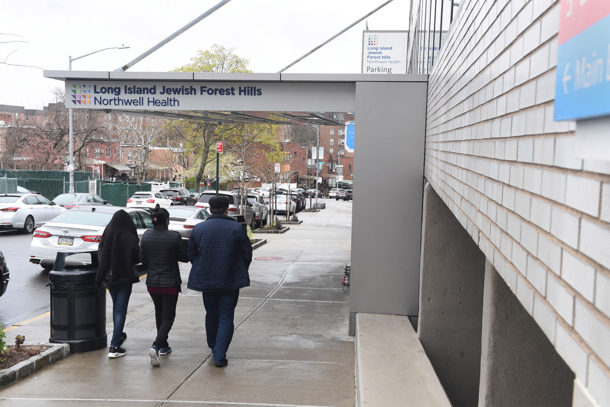 Two Queens hospitals grapple with rising coronavirus deaths 1