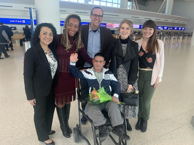 Report details poor conditions at ICE jails with coronavirus
cases 1