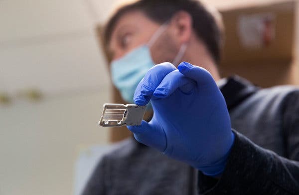 From 1 to 1,000s: Solving the Mysteries of Coronavirus With
Genetic Fingerprints 1