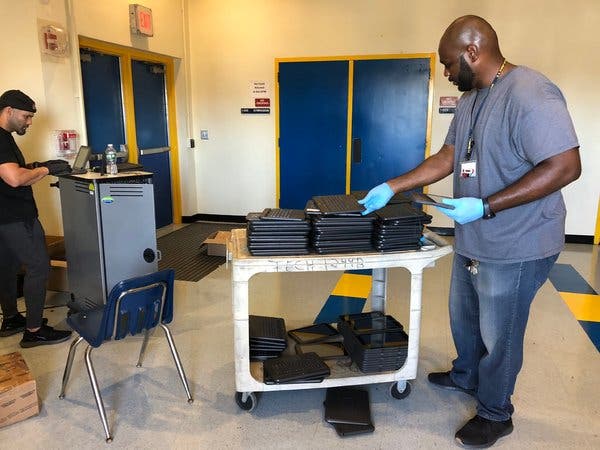 Coronavirus Forces School Districts to Adapt 1