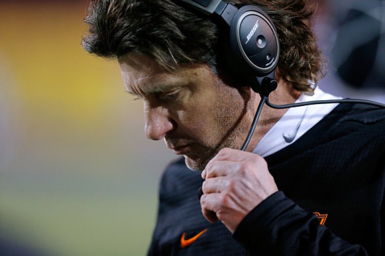 Oklahoma State Coach Mike Gundy Apologizes for Coronavirus Statement After Learning It 'Offended' People 1
