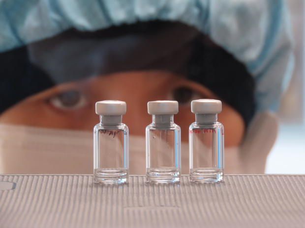 Large-scale human trial of potential COVID-19 vaccine kicks
off at Oxford 1