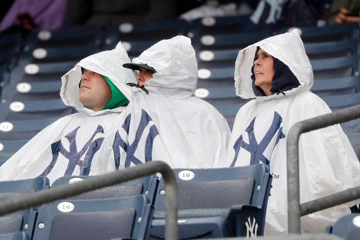 Giants, Yankees among organizations donating ponchos for coronavirus PPE use 1
