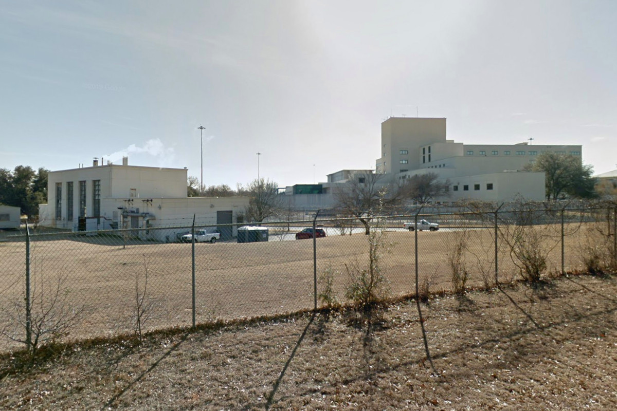 Federal inmate with coronavirus dies after giving birth on
ventilator 1