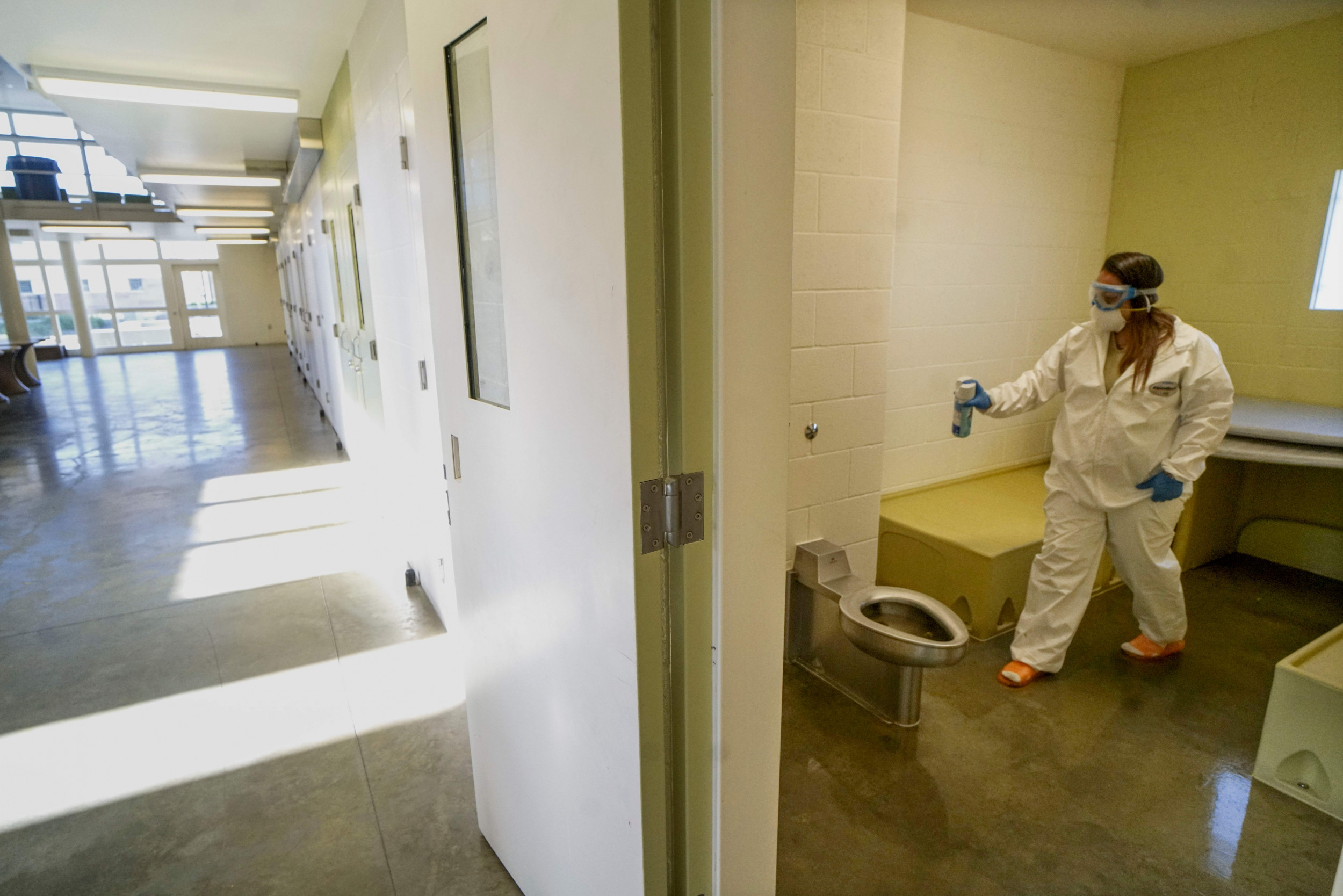 Releasing Prisoners is Essential for Protecting Inmates,
Officers and Communities from COVID-19 | Opinion 1
