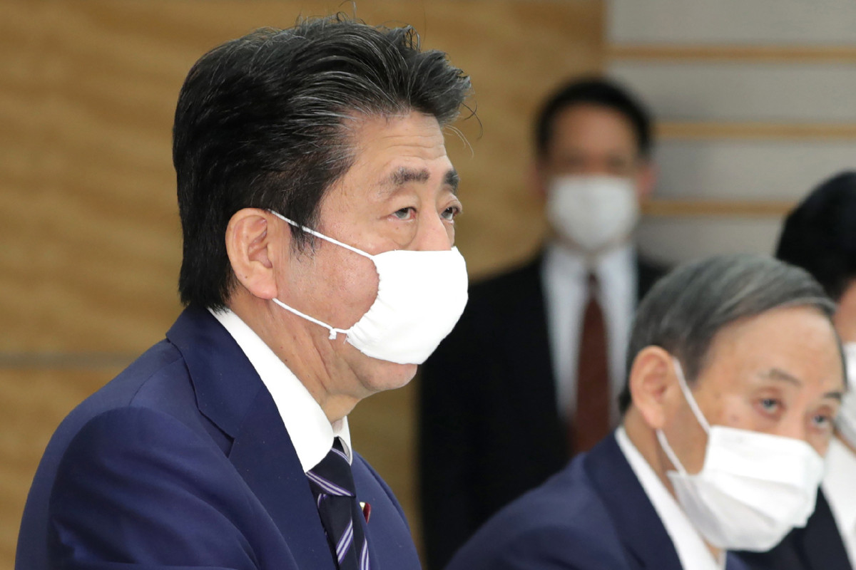 Japanese PM asks people to avoid bars, restaurants amid coronavirus surge 1