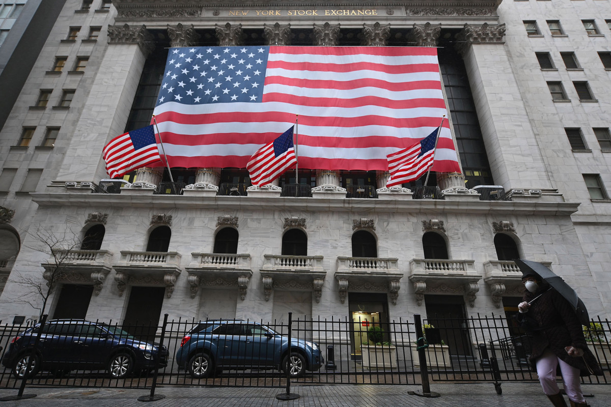 Stocks jump again after Fed announces $2.3 trillion coronavirus loan program 1