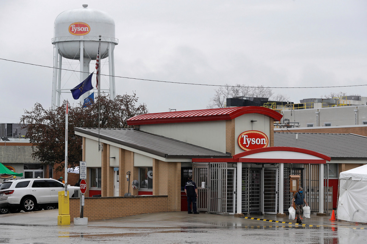 Nearly 900 workers at a Tyson Foods pork plant test positive
for coronavirus 1