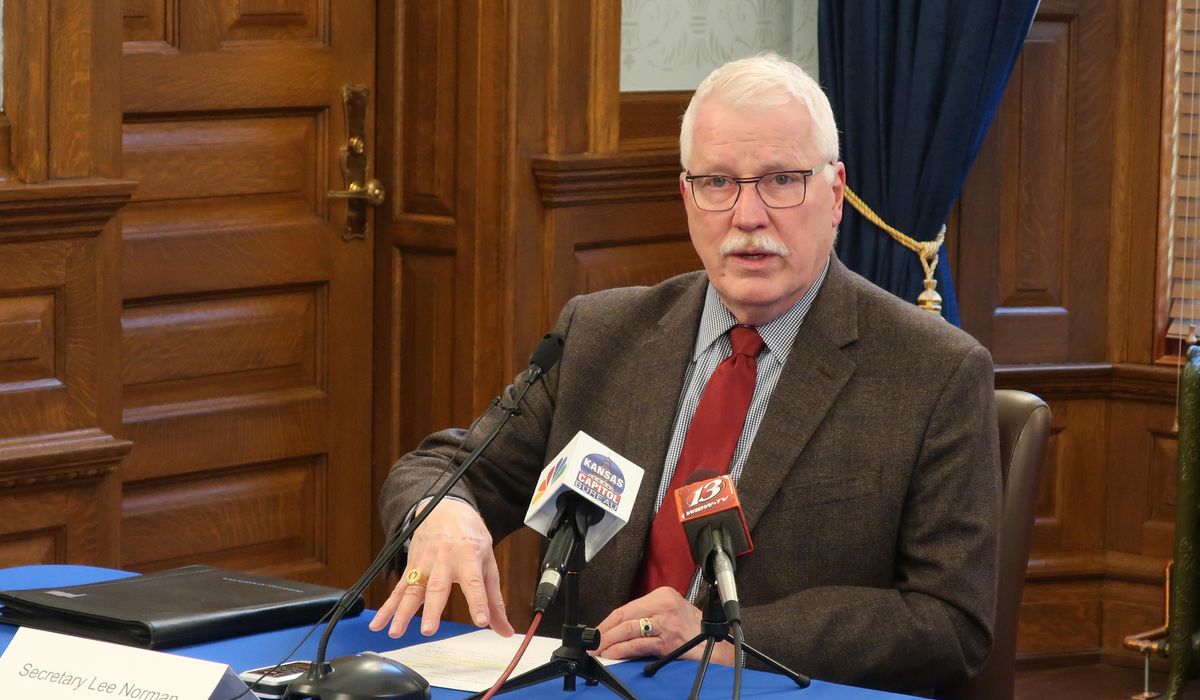 Kansas home's COVID-19 deaths at 15; 400 to trace
contacts 1