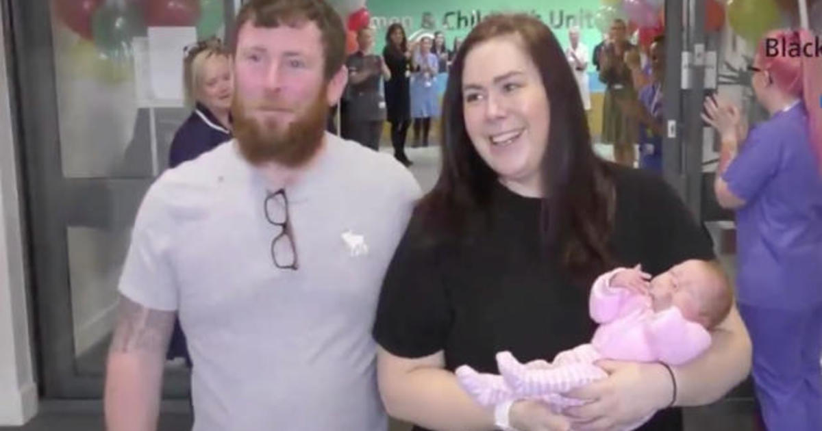 Mom and newborn baby leave hospital after battling
coronavirus 1