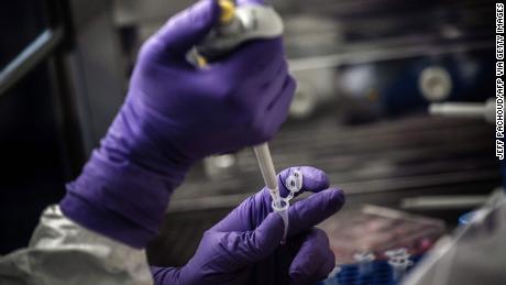 Moderna unveiled encouraging coronavirus vaccine results.
Then top execs dumped nearly $30 million of stock 1