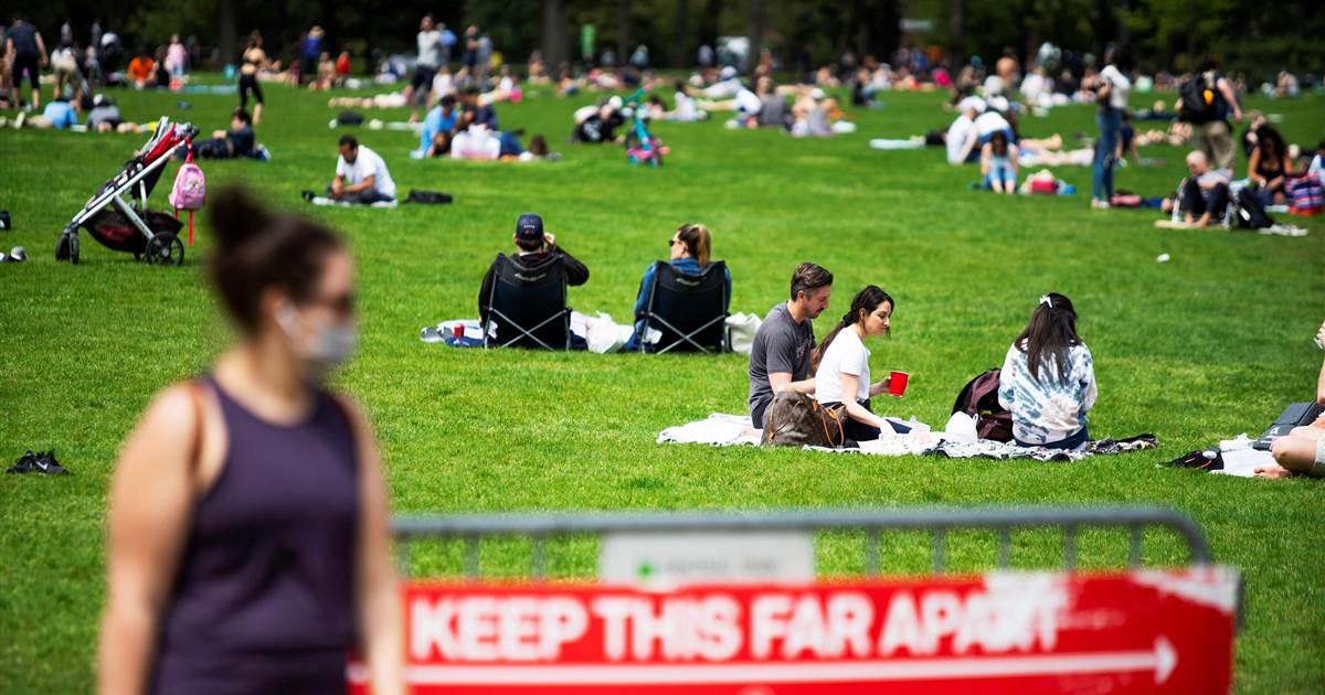 Seeking relief from coronavirus lockdowns, people head
outside across U.S. 1