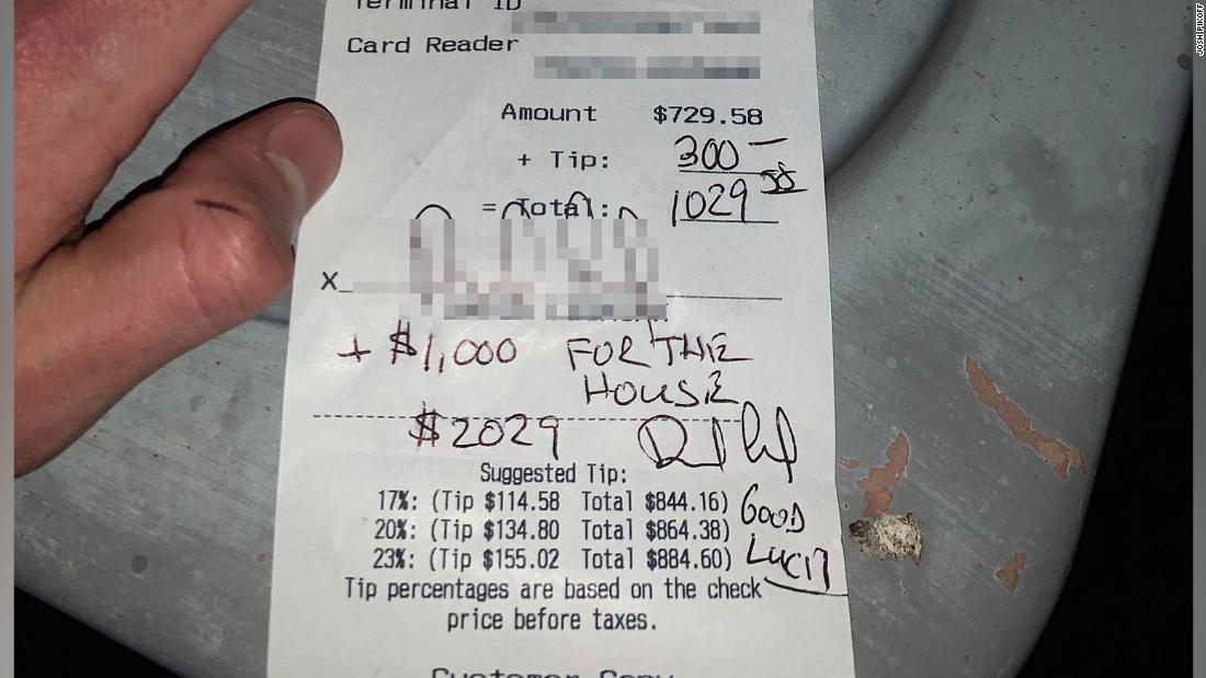 Customer leaves $1,300 tip to support restaurant on day it
reopened after Covid-19 shutdown 1