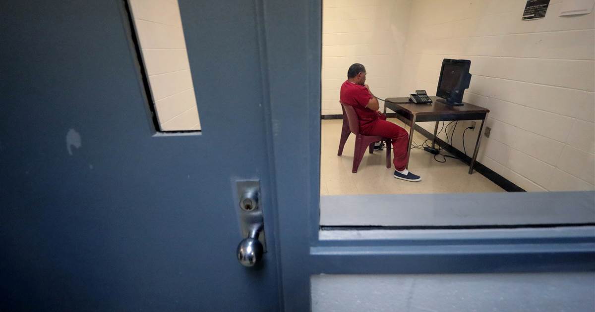 Asylum-seekers, fearing coronavirus, desperate to leave ICE
detention 1