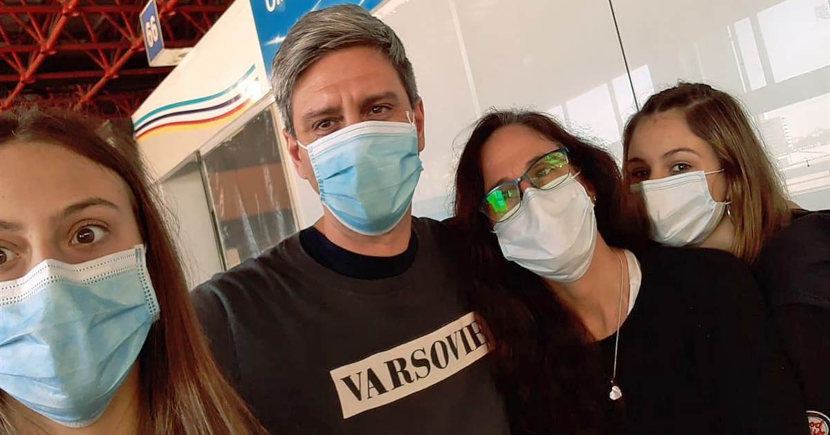 Coronavirus has stranded these tourists in the U.S. They
just want to go home. 1