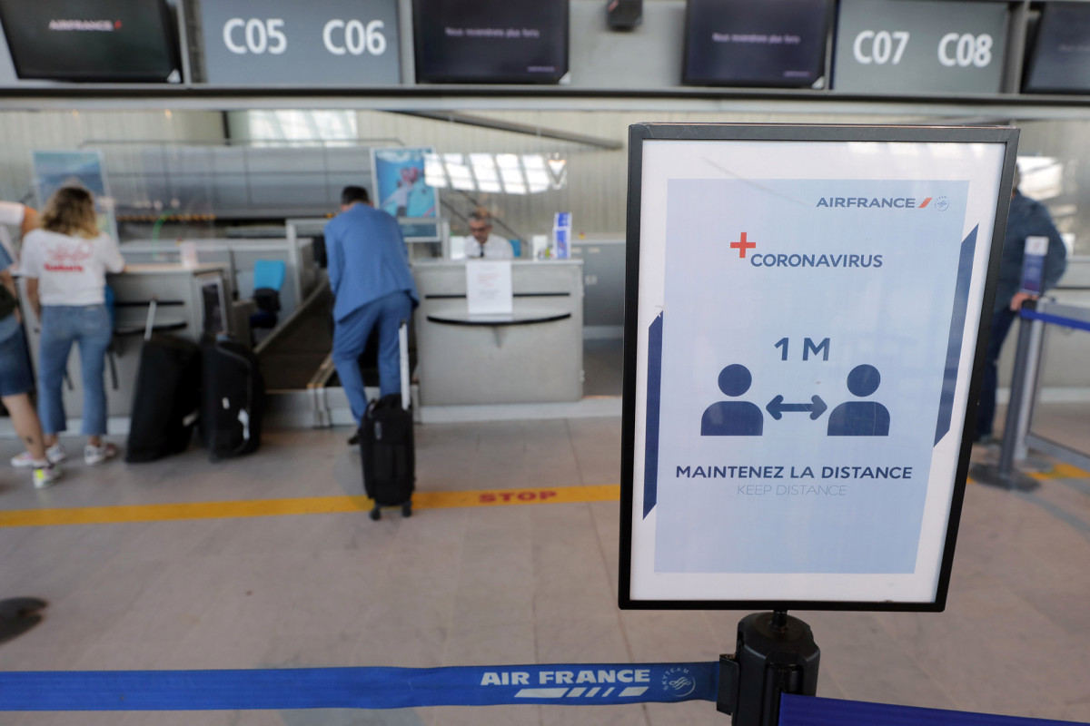 Britain, France issue strict quarantine rules for
post-pandemic travel 1