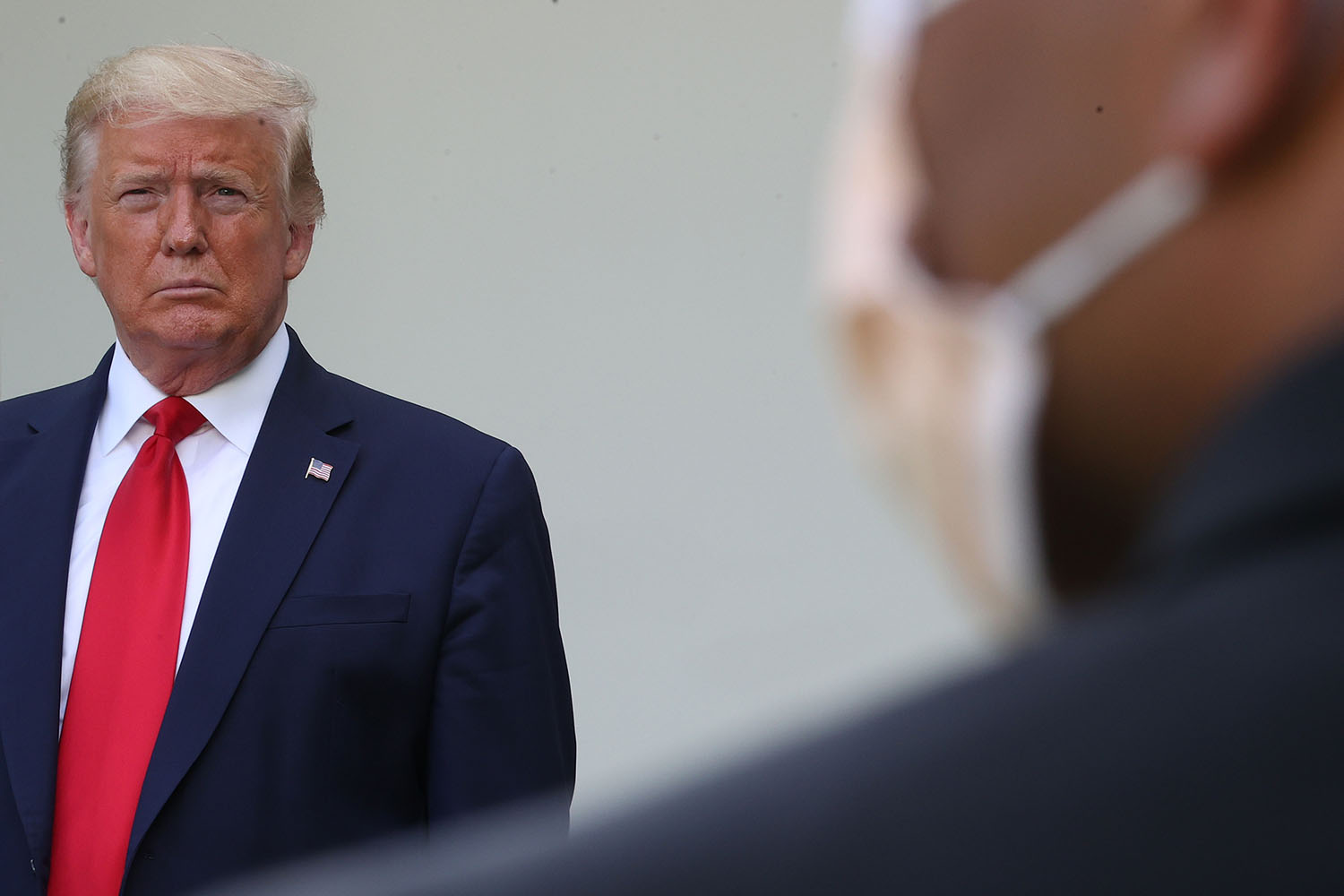 Trump acknowledges ‘very sad milestone’ of 100,000
coronavirus deaths 1