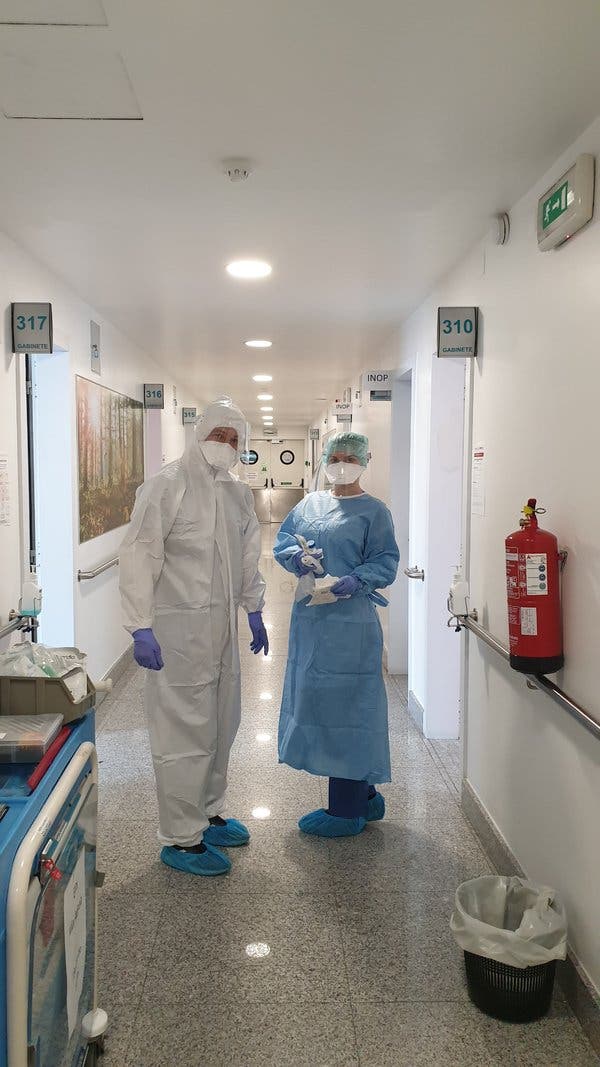 The Coronavirus Patient Had a Question: Don’t You Lead a
Soccer Team? 1