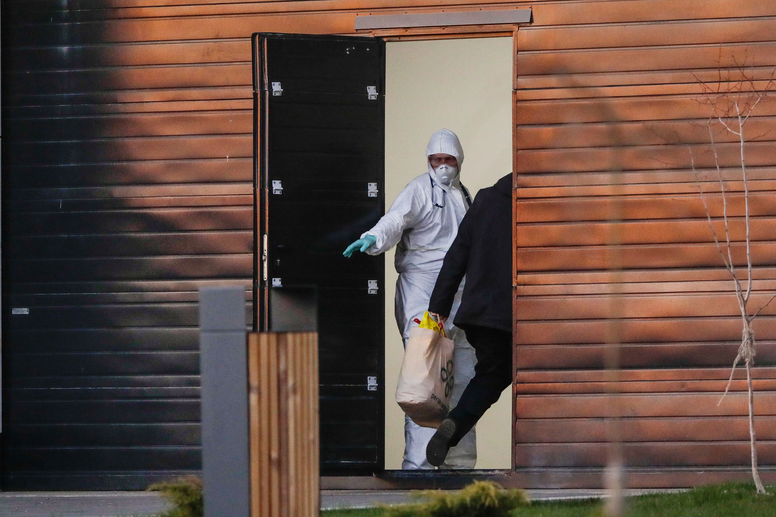 UK unveils 3-step coronavirus recovery plan 1