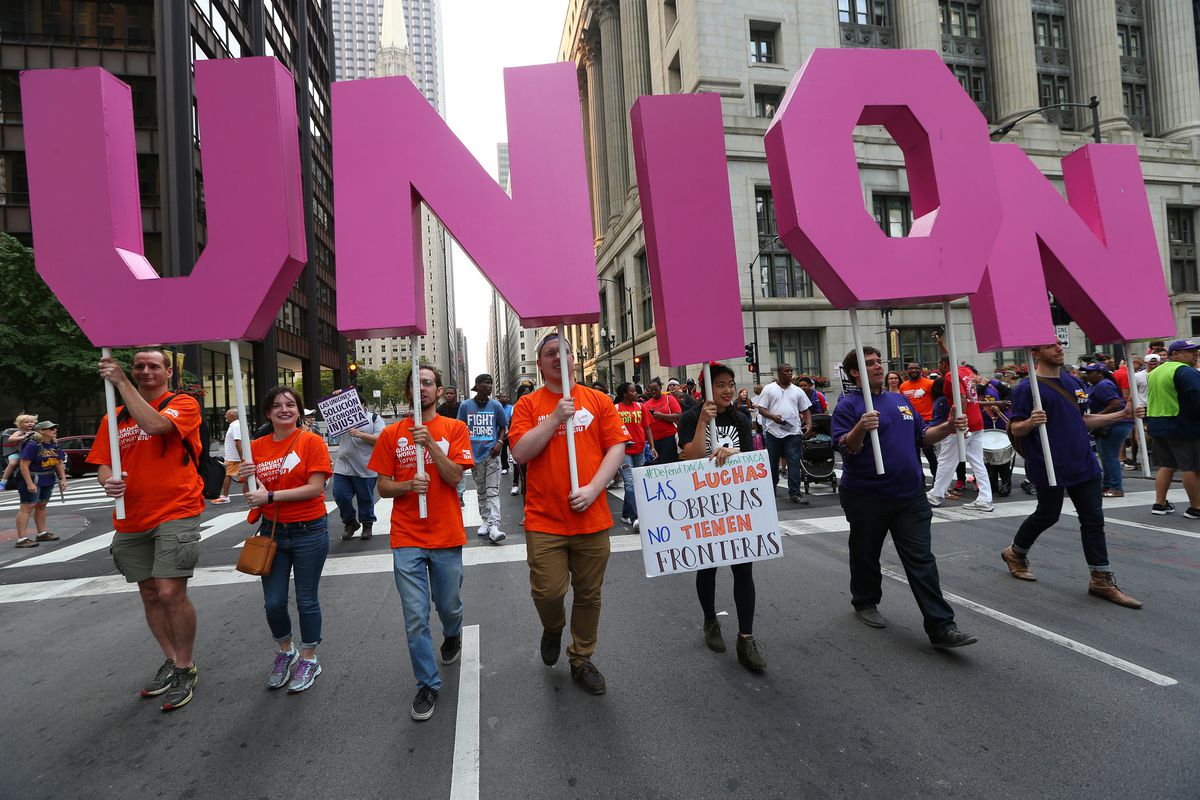 COVID-19 spurs union pushes among Chicago-area essential
workers. ‘We’re not just burger flippers. We’ve been
essential.’ 1 COVID-19 spurs union pushes among Chicago-area essential
workers. ‘We’re not just burger flippers. We’ve been
essential.’ 1