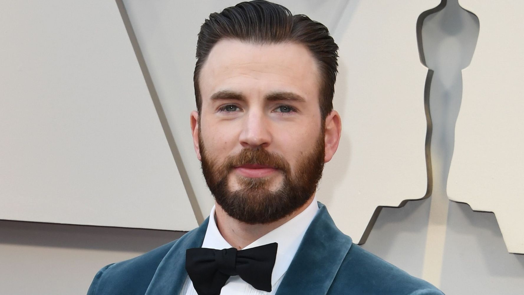 Chris Evans Regrets Attempt At Quarantine Haircut: ‘It Went
So Wrong, So Fast’ 1