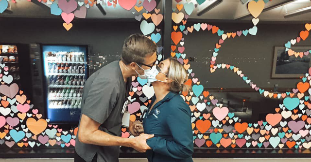 Healthcare Workers Get Engaged in 'Heartfelt' Proposal
During Coronavirus Pandemic 1
