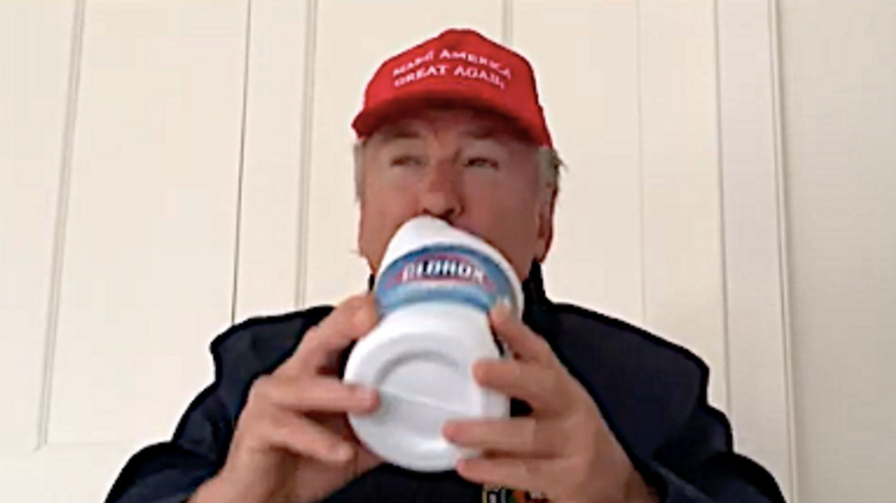 Alec Baldwin’s Trump Chugs Clorox For ‘Class Of COVID-19’ On
‘SNL’ Finale 1