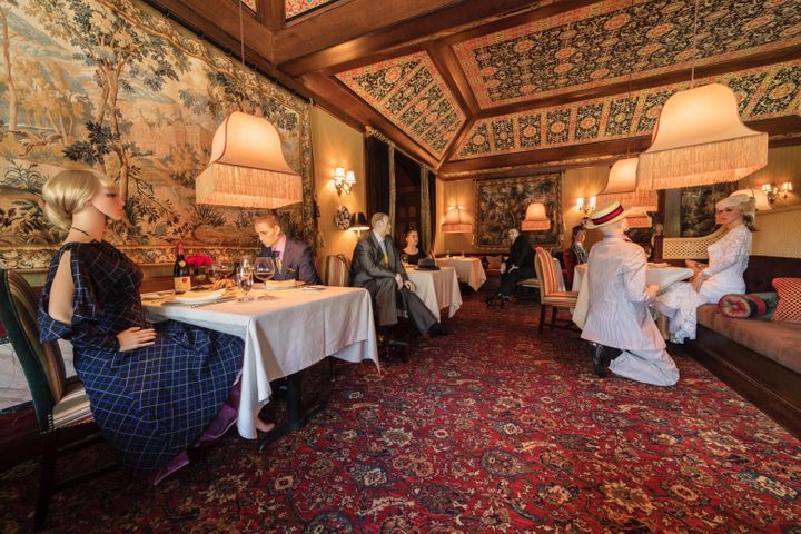 Virginia Restaurant To Fill Empty Seats With Mannequins
Under COVID-19 Restrictions 1
