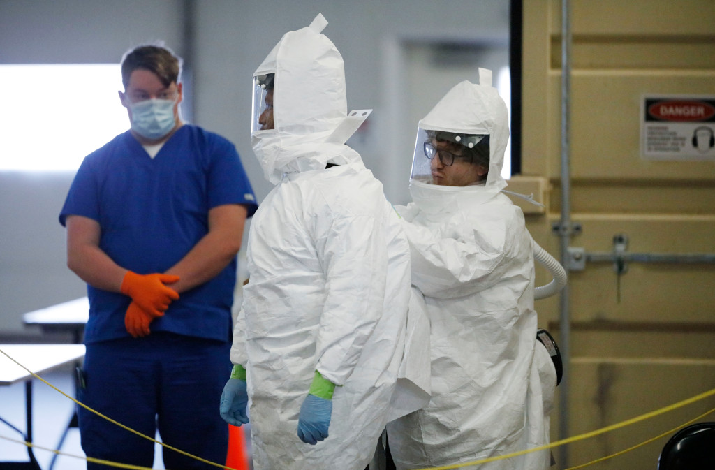 Colorado’s COVID-19 deaths hit 971 with 397 critical care
ventilators in use 1