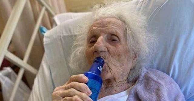 103-Year-Old Massachusetts Woman Celebrates Coronavirus
Victory with Beer 1