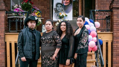 Mexican grandmother of 36 dies following COVID-19, but her
legacy keeps family strong. ‘Nothing stopped her.’ 1 Mexican grandmother of 36 dies following COVID-19, but her
legacy keeps family strong. ‘Nothing stopped her.’ 1